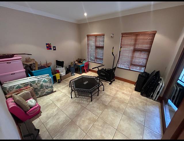 4 BEDROOM FREESTANDING FOR SALE IN RUIMSIG AH